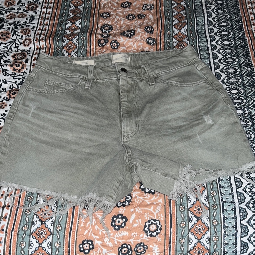 Universal thread shorts